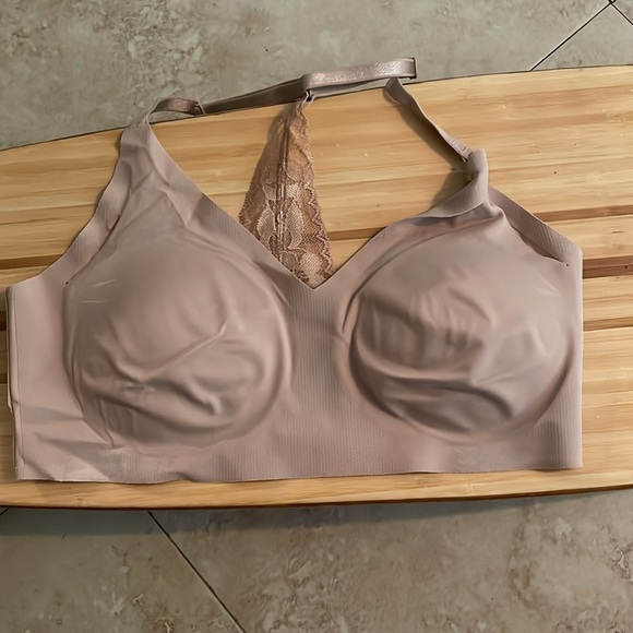 🤍🎀🪽VS Bralette with racerback lace details in nude color. - Picture 4 of 8